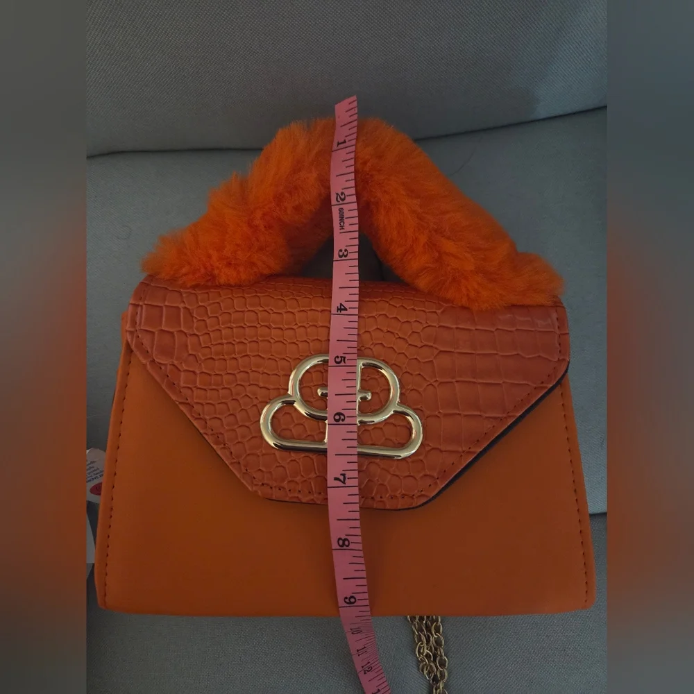 Chic Orange Croc-Embossed Crossbody Bag with Gold Chain - Picture 6 of 6